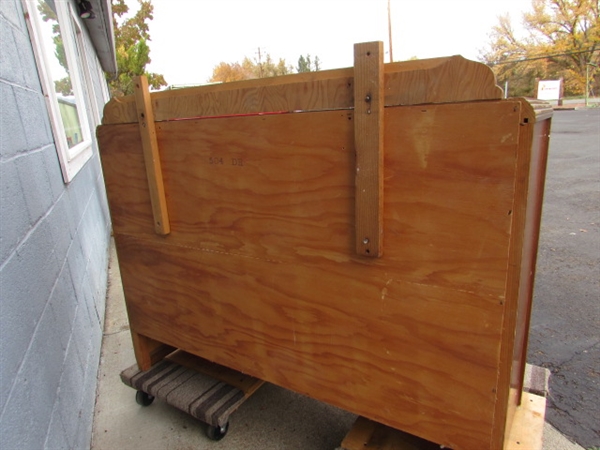 6-DRAWER ANTIQUE DRESSER W/MIRROR