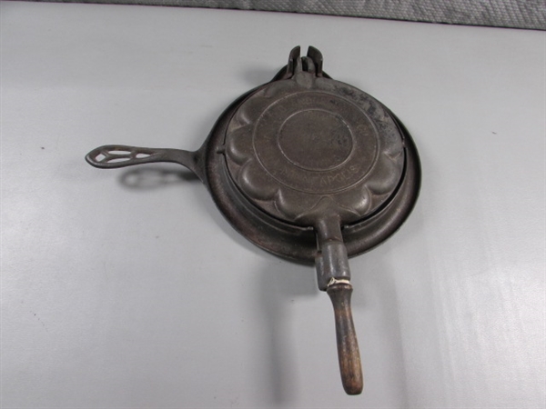 VINTAGE ALFRED ANDRESEN HEART SHAPED CAST IRON WAFFLE MAKER