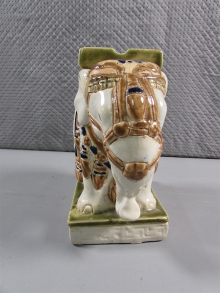 VINTAGE CERAMIC ELEPHANT ASHTRAY & SMALL FIGURINES