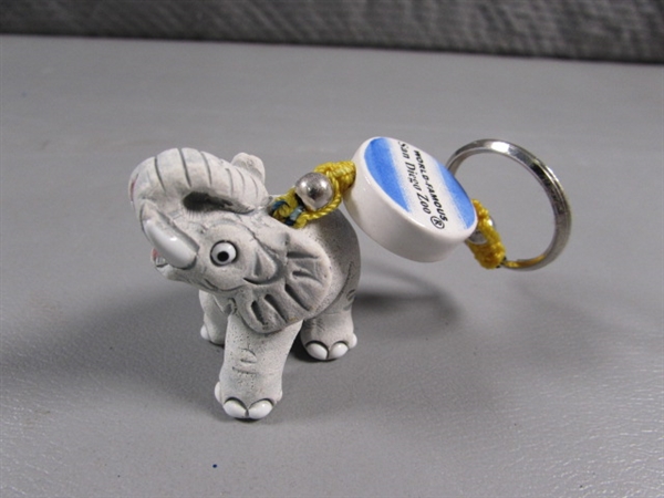 VINTAGE CERAMIC ELEPHANT ASHTRAY & SMALL FIGURINES