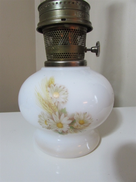 VINTAGE ALADDIN OIL LAMP & SHELL SHADE BRACKET OIL LAMP