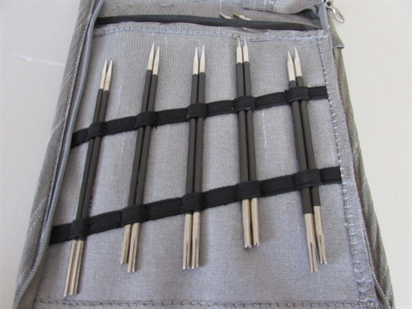 KNITTING NEEDLES & CARDER