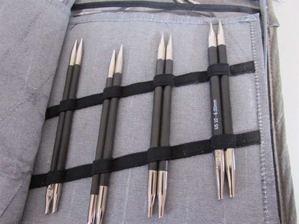 KNITTING NEEDLES & CARDER