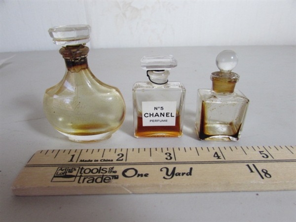 VINTAGE PERFUME COLLECTION
