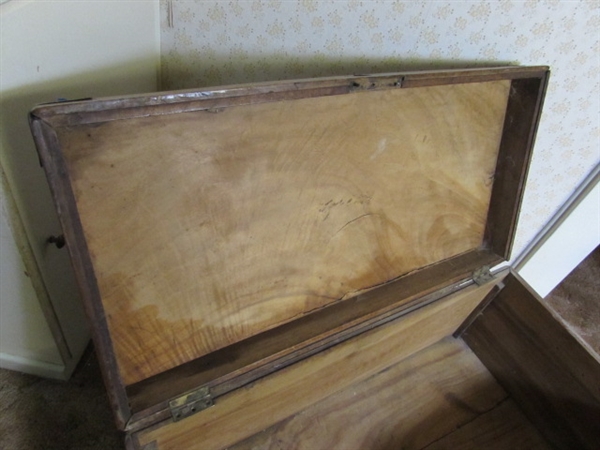 ANTIQUE CHINESE CAMPHOR CHEST