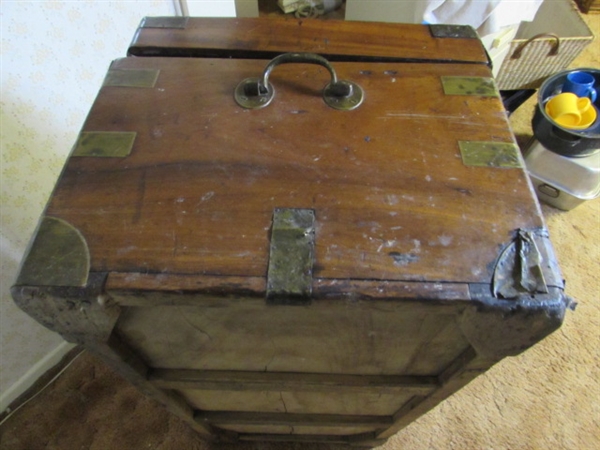 ANTIQUE CHINESE CAMPHOR CHEST