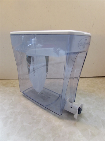 BEVERAGE DISPENSERS, PITCHERS & WATER FILTER