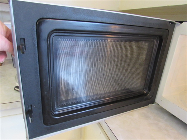 EMERSON 1000-WATT MICROWAVE