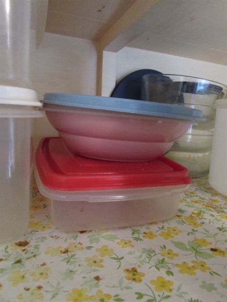 ASSORTED PLASTIC & A FEW GLASS STORAGE CONTAINERS