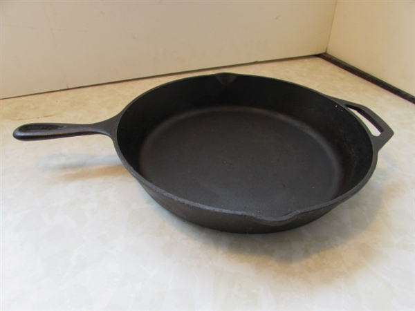 12 LODGE CAST IRON FRYING PAN