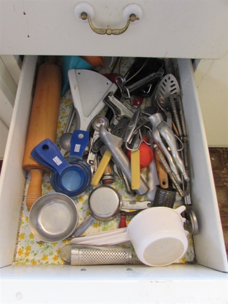 KITCHEN UTENSILS - CONTENTS OF 3 DRAWERS
