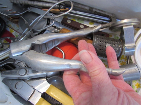 KITCHEN UTENSILS - CONTENTS OF 3 DRAWERS