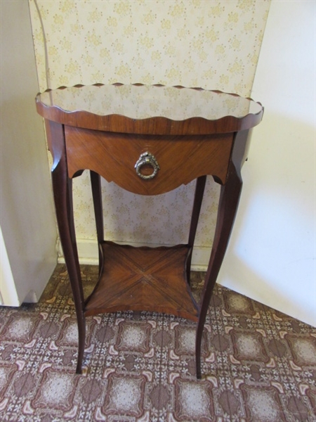 ANTIQUE FRENCH SIDE TABLE