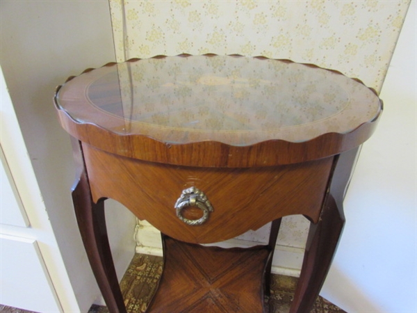 ANTIQUE FRENCH SIDE TABLE
