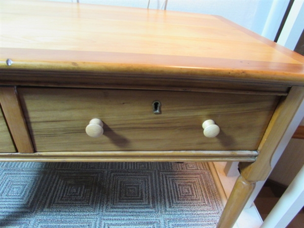 VINTAGE WOODEN CONSOLE TABLE W/DRAWERS