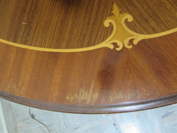 ANTIQUE ROUND COFFEE TABLE