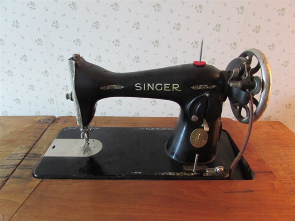 ANTIQUE SINGER TREADLE SEWING MACHINE