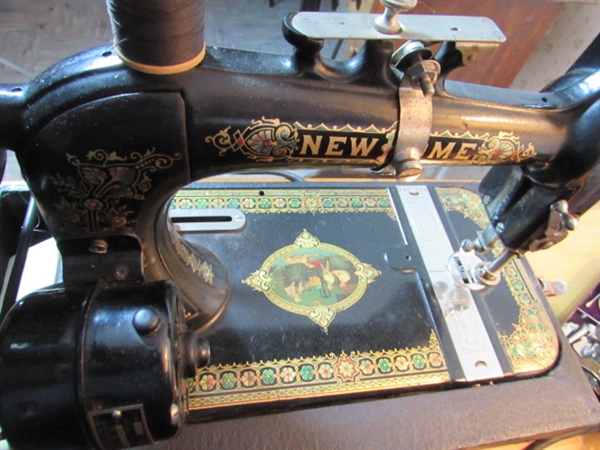 VINTAGE/ANTIQUE NEW HOME SEWING MACHINE IN CASE