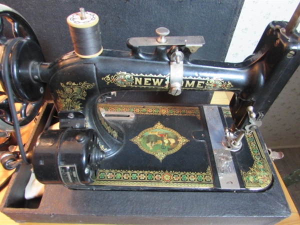 VINTAGE/ANTIQUE NEW HOME SEWING MACHINE IN CASE