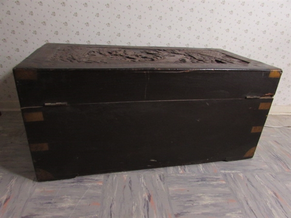 VINTAGE/ANTIQUE CARVED CHINESE CAMPHOR CHEST