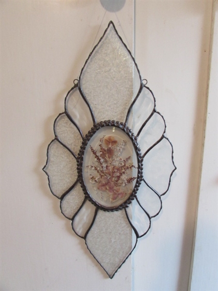 LEADED STAINED GLASS SUNCATCHER