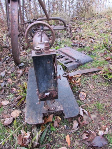 VINTAGE/ANTIQUE TRICYCLE, SEWING MACHINE AND OTHER YARD ART