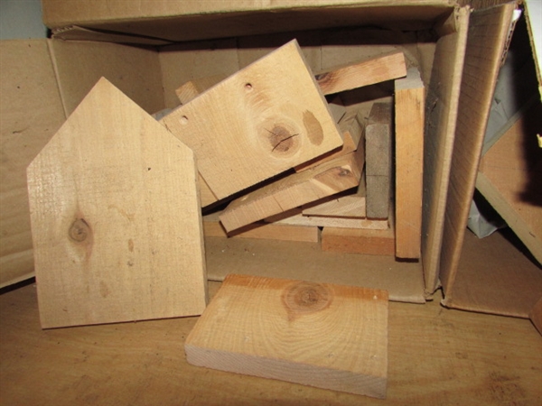 ASSORTED SMALL SCRAP WOOD & UNFINISHED BIRDHOUSES
