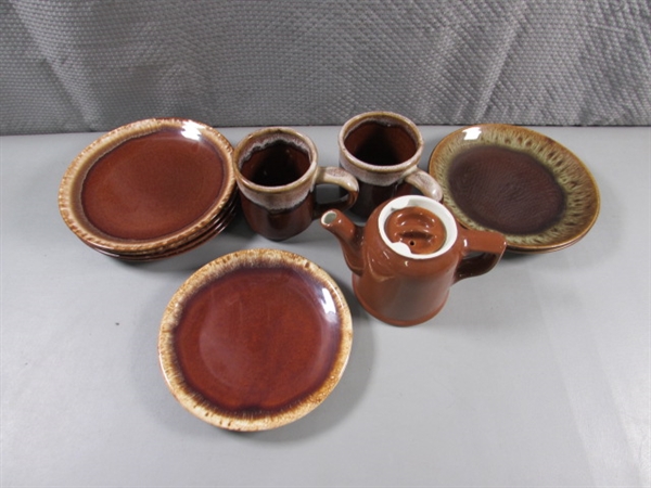 HALL, HULL & OTHER STONEWARE DISHES