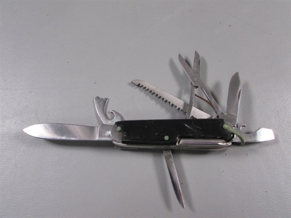 MULTI-TOOLS & POCKET KNIVES