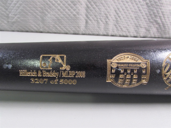 YANKEES LOUISVILLE SLUGGER - ENGRAVED MEMORIAL BAT