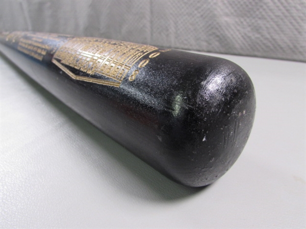 YANKEES LOUISVILLE SLUGGER - ENGRAVED MEMORIAL BAT