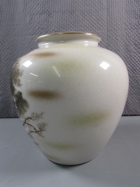 VINTAGE/ANTIQUE JAPANESE KUTANI VASE