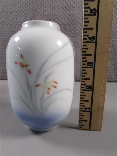 JAPANESE & GERMAN VASES