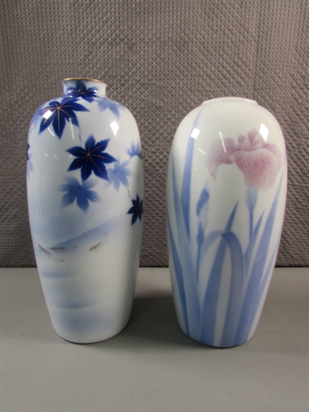 2 JAPANESE FUKAGAWA VASES