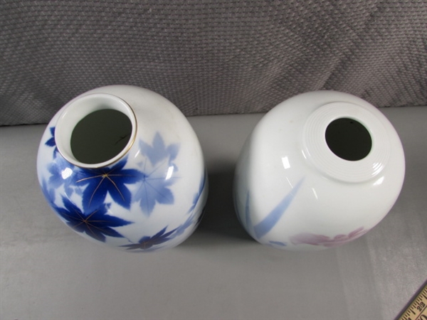 2 JAPANESE FUKAGAWA VASES