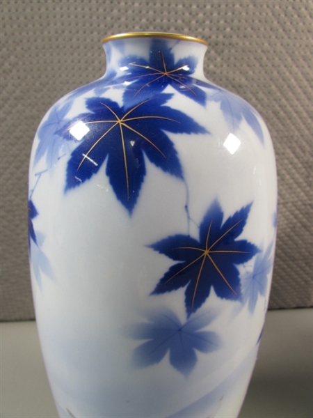 2 JAPANESE FUKAGAWA VASES