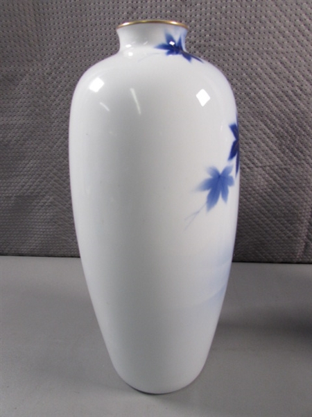 2 JAPANESE FUKAGAWA VASES