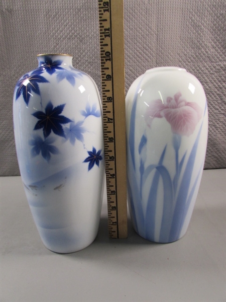 2 JAPANESE FUKAGAWA VASES