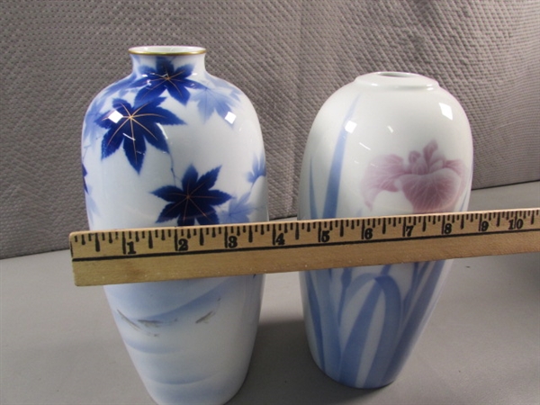 2 JAPANESE FUKAGAWA VASES