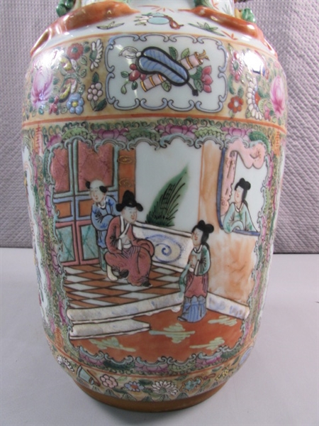 VINTAGE ANTIQUE FAMILLE ROSE PORCELAIN VASE