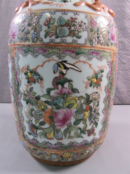 VINTAGE ANTIQUE FAMILLE ROSE PORCELAIN VASE