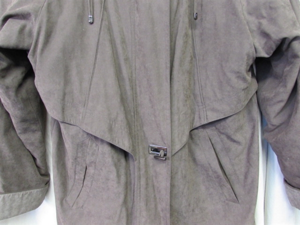 ST. JOHNS BAY LADIES SMALL COAT