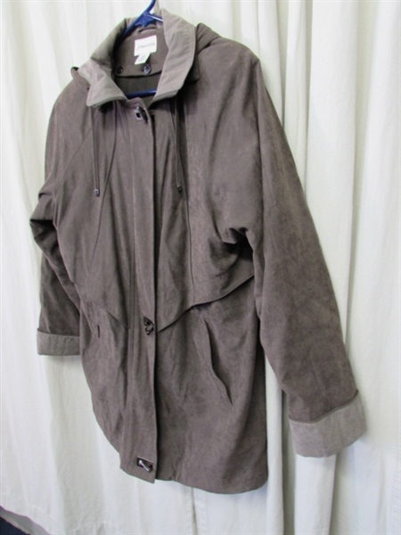 ST. JOHNS BAY LADIES SMALL COAT