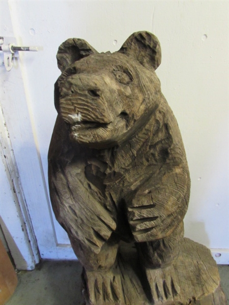 CHAINSAW BEAR CARVING