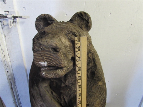 CHAINSAW BEAR CARVING