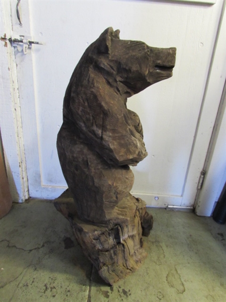 CHAINSAW BEAR CARVING