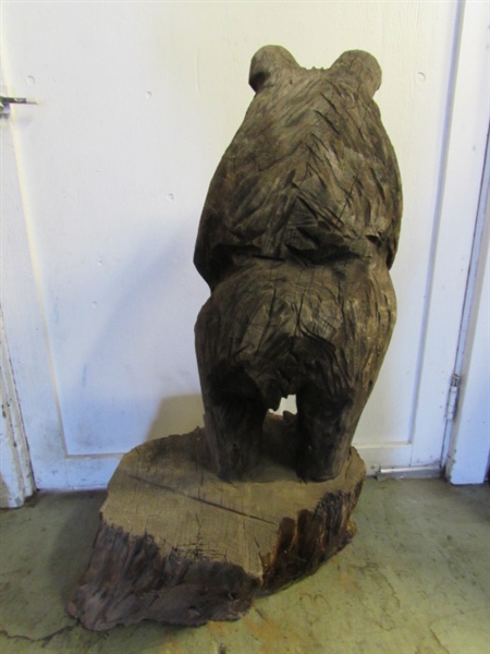 CHAINSAW BEAR CARVING