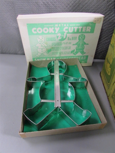 VINTAGE METAL BREAD BOX W/COOKIE CUTTERS & CANDY MOLDS