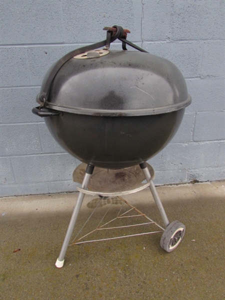 WEBER CHARCOAL BBQ W/EXTRAS