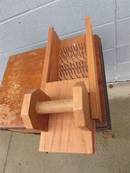 WOOL BOX CARDER MOUNTED ON TABLE